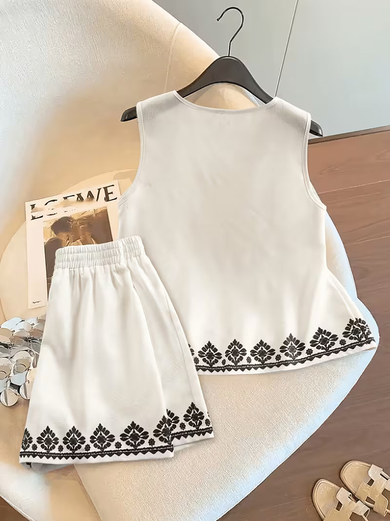 Women's Casual Sleeveless Round Neck Fabric Camisole Top and Shorts with Front Tie Detail, Casual Vacation Suit, Round Neck Top, Printed Top with Positioned Print Shorts